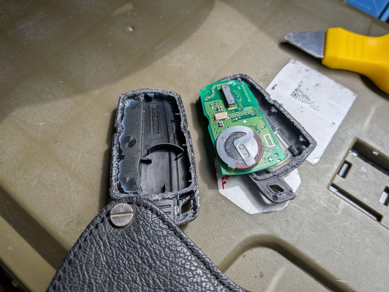 BMW 鑰匙拆解電池維修