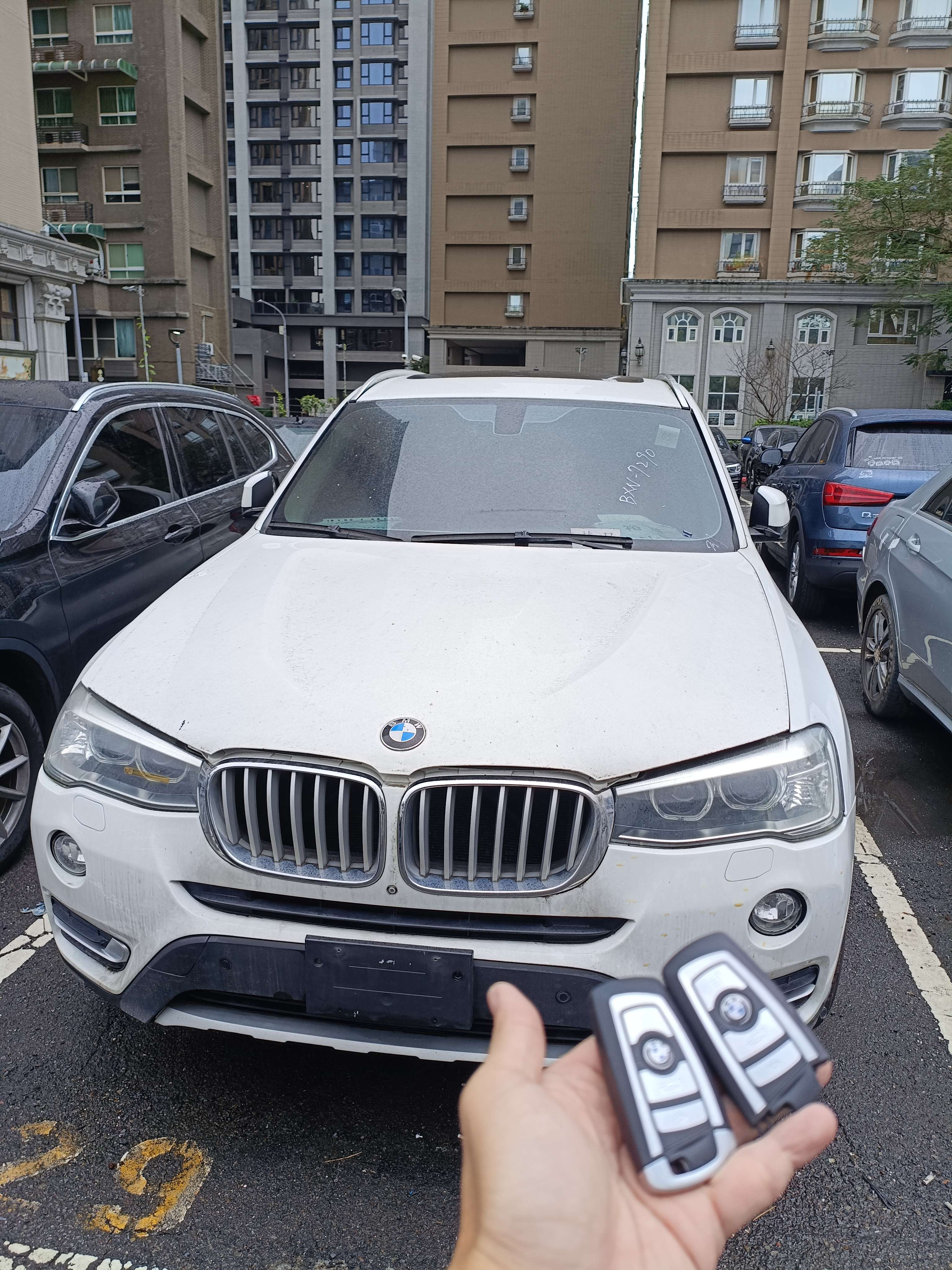 BMW X3 得標車鑰匙全丟現場完成