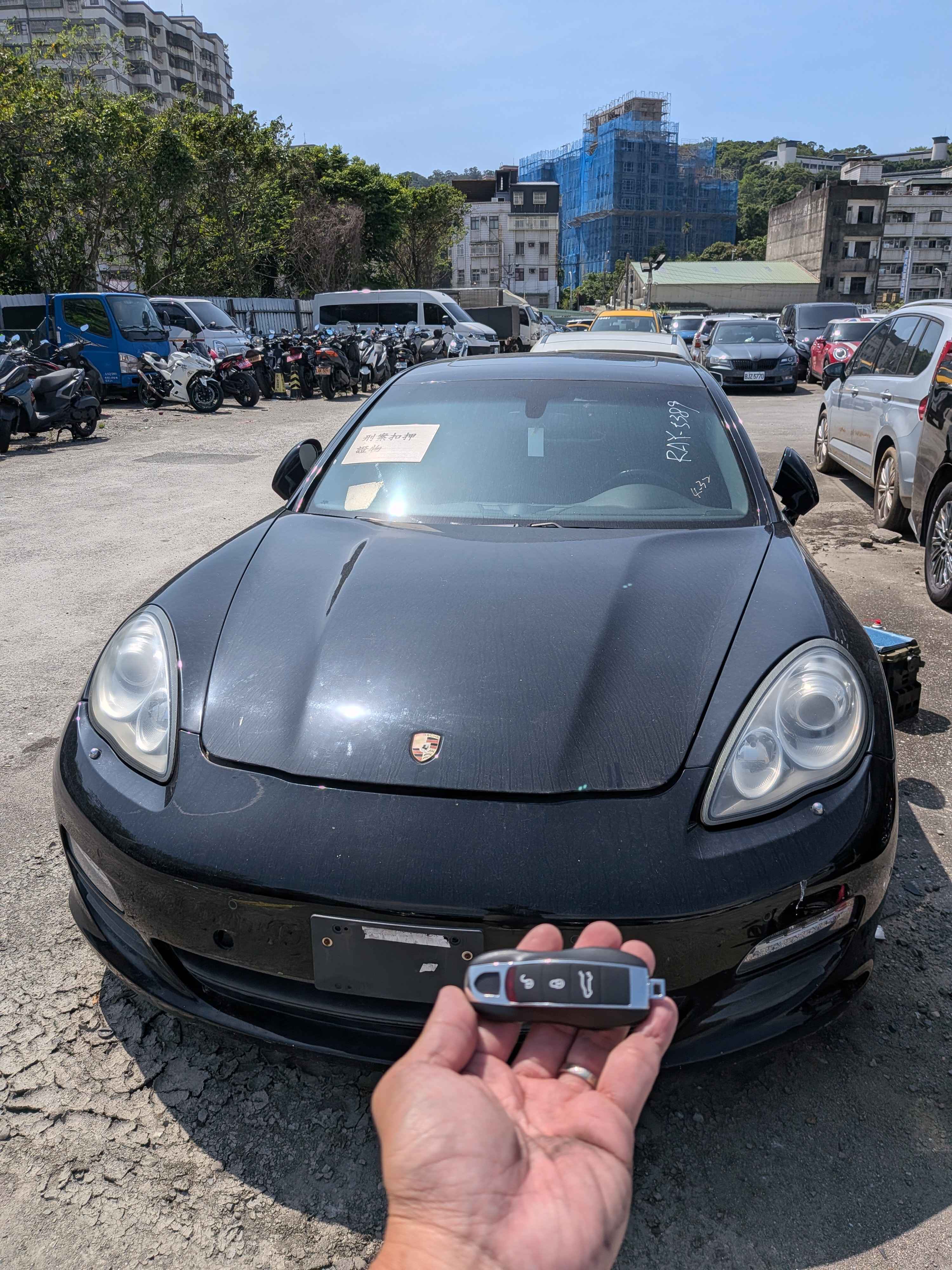 Porsche Panamera 救援現場