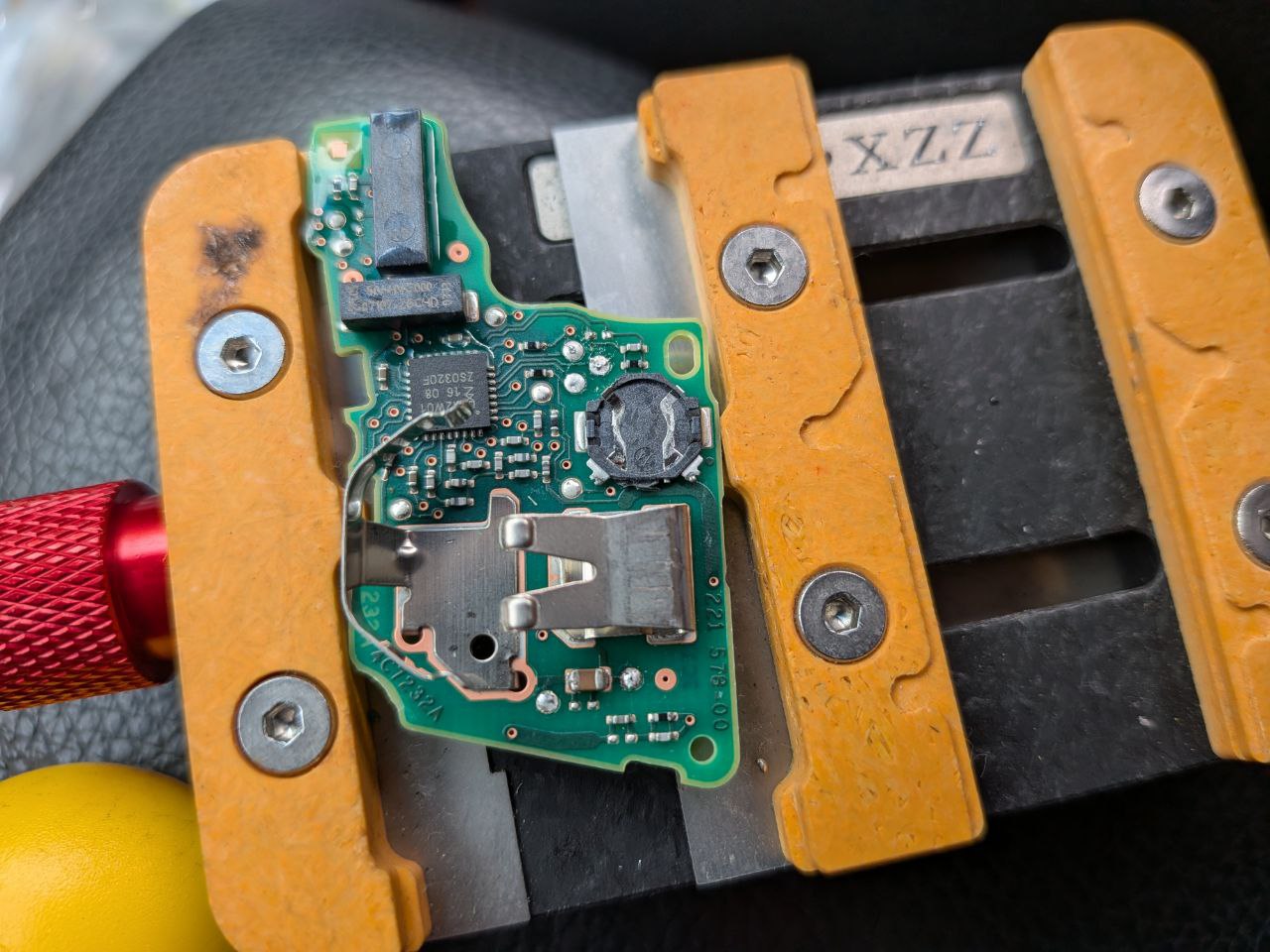 Skoda 鑰匙電路板精密檢測